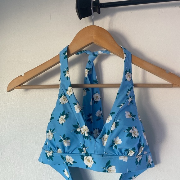 Draper James x Lands’ End 2 Piped Halter Bikini Top - Picture 2 of 9